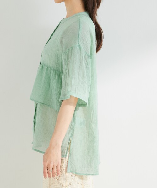 SHOO・LA・RUE（シューラルー）の「フロントフリル シアーワッシャーブラウス（シャツ/ブラウス・レディース・グリーン系/オフホワイト/ライトベージュ・02/04/03/01）」の17枚目の写真