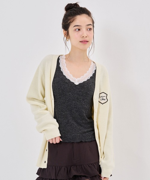 TINA:JOJUN(ティーナジョジュン)の「レース付き Vネック カットソー TINA:JOJUN(Tシャツ/カットソー・レディース・ピンク系その他/チャコール/ライトグリーン・M)」の6枚目の写真