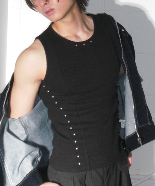 Chikashitsu +(チカシツプラス)の「【Chikashitsu +】studs rib sleeveless (2color) / 【チカシツプラス】スタッズリブタンクトップ(タンクトップ・メンズ・ホワイト/ブラック・ONE SIZE)」の2枚目の写真