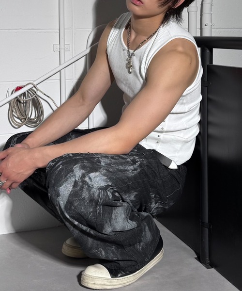 Chikashitsu +(チカシツプラス)の「【Chikashitsu +】studs rib sleeveless (2color) / 【チカシツプラス】スタッズリブタンクトップ(タンクトップ・メンズ・ホワイト/ブラック・ONE SIZE)」の4枚目の写真