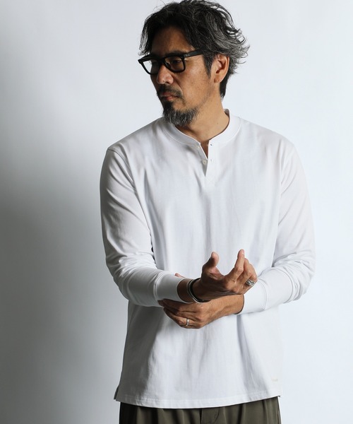 The DUFFER of ST.GEORGE(ザダファーオブセントジョージ)の「SILKY TOUCH SHIELD NECK L/S HENLEY TEE:シリコンバイオ加工 シールドネック ヘンリーロンT / 襟裏汚れ防止 / シルキータッチ / スムース天竺(Tシャツ/カットソー・メンズ・グレー/ホワイト/ブルーグレー/ブラック・X-LARGE/SMALL/MEDIUM/LARGE)」の2枚目の写真