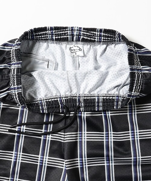 BEAMS T(ビームスティー)の「LOLA'S HARDWARE / 'Check Mate’ Mesh Shorts(その他パンツ・メンズ・ブラック・M/L/XL)」の4枚目の写真
