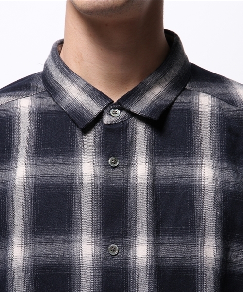 NO ID.（ノーアイディ）の「オンブレーチェックショートカラーBIGシャツ（シャツ/ブラウス・メンズ・アイボリー/レッド・2/1）」の4枚目の写真