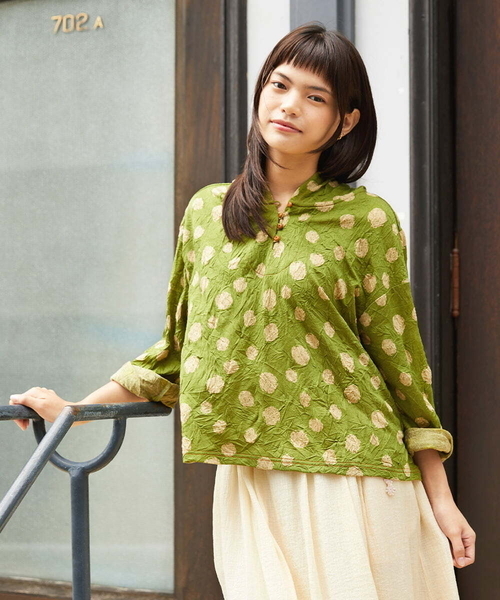 Jocomomola(ホコモモラ)の「【日本製】配色ドットジャカードフード付きカットソー(Tシャツ/カットソー・レディース・ブラック/グリーン・40)」の2枚目の写真