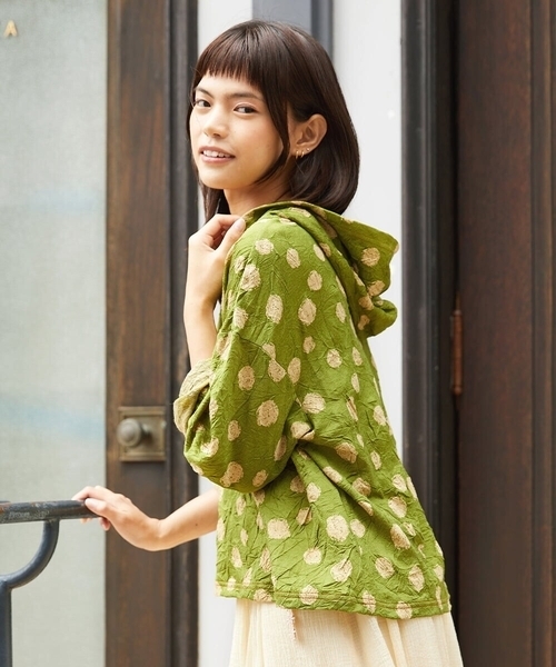 Jocomomola(ホコモモラ)の「【日本製】配色ドットジャカードフード付きカットソー(Tシャツ/カットソー・レディース・ブラック/グリーン・40)」の4枚目の写真