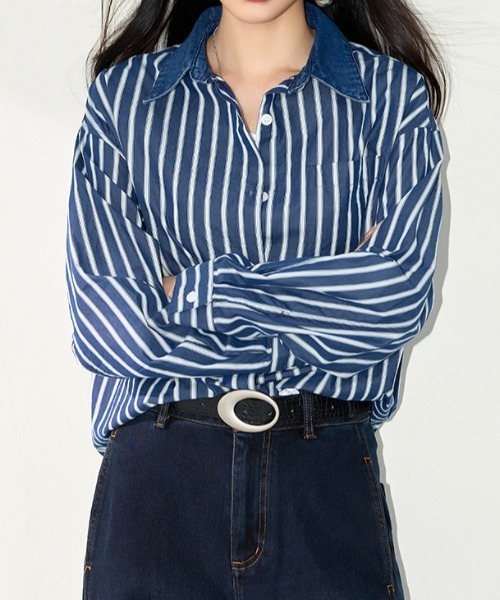 LUCPY(ラクピー)の「ストライプオーバーサイズシャツ(シャツ/ブラウス・レディース・ブルー・X-LARGE/LARGE/MEDIUM/SMALL)」の4枚目の写真