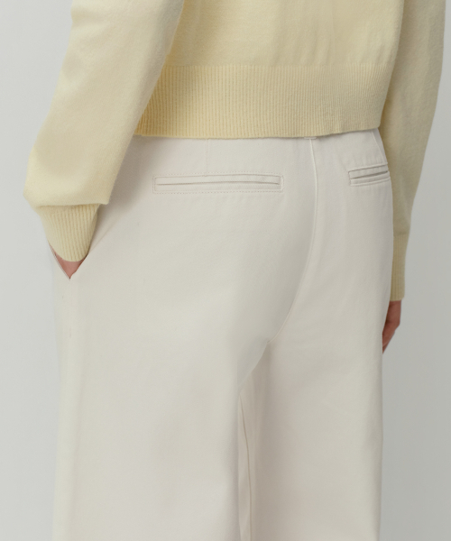 MUSINSA STANDARD WOMAN（ムシンサスタンダードウーマン）の「ウィメンズ無地CPカーブドチノパンツ[アイボリー]（その他パンツ・レディース・その他・30/29/24/26/27/28/25）」の3枚目の写真