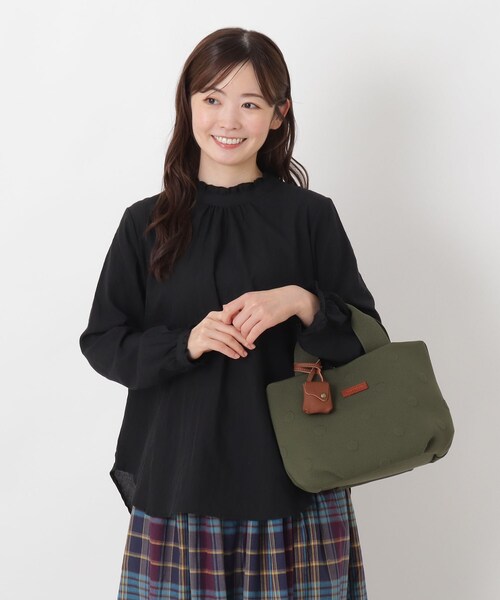 one'sterrace(ワンズテラス)の「toleur トーラ ポリエステルドットニットトート(トートバッグ・レディース・ベージュ系8/グレー系4/カーキ系5・99)」の16枚目の写真