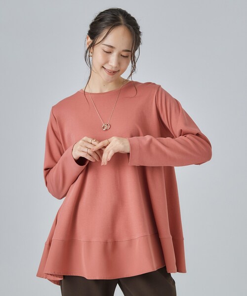 SHOO・LA・RUE(シューラルー)の「【S-LL/体型カバー】すっぽり隠れる 裾切り替えAライン長袖ゆるトップス(Tシャツ/カットソー・レディース・チャコール/ベージュ系その他7/ピンク系/ブラック・03/02/04/01)」の9枚目の写真