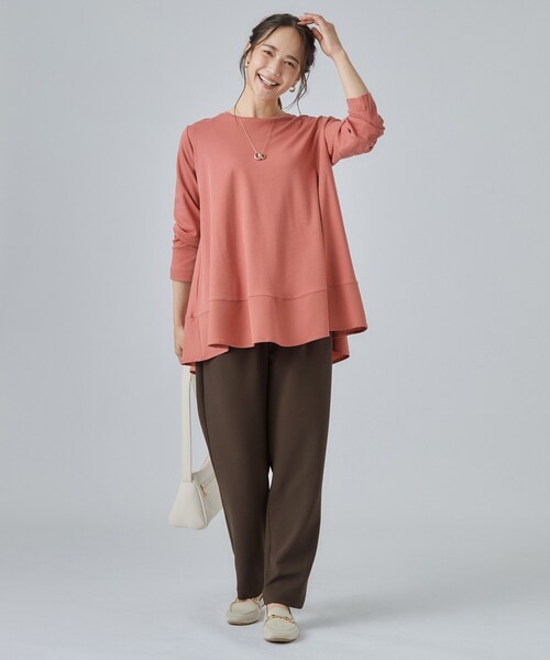 SHOO・LA・RUE(シューラルー)の「【S-LL/体型カバー】すっぽり隠れる 裾切り替えAライン長袖ゆるトップス(Tシャツ/カットソー・レディース・チャコール/ベージュ系その他7/ピンク系/ブラック・03/02/04/01)」の11枚目の写真