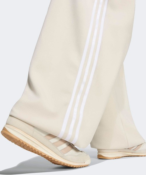 adidas(アディダス)の「アディルナ シーズン2xジェニー プリーツ トラックパンツ / アディダスオリジナルス adidas Originals(スウェットパンツ・レディース・ベージュ・XX-LARGE/X-LARGE/SMALL/X-SMALL/LARGE/MEDIUM)」の4枚目の写真