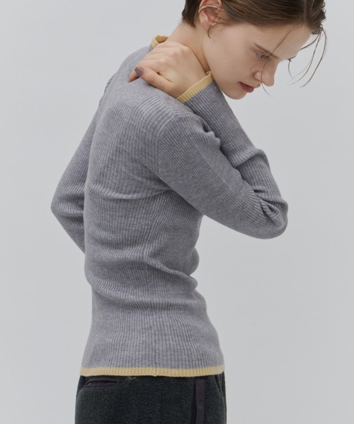 Plumel(プルメル)の「Bicolor Bottle Neck Rib Knit / バイカラーボトルネックリブニット(ニット/セーター・レディース・ブラウン/グレー/オフホワイト/ブラック・MEDIUM)」の3枚目の写真
