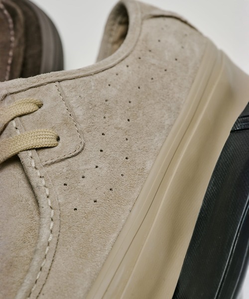 VANS(バンズ)の「VANS PREMIUM SF モック ロー / LX Carver Low Light Brown/Brown VN000Z3XICX1(モカシン/デッキシューズ・メンズ・ベージュ・10/11/10.5/9/8.5/8/7.5/12/11.5/9.5)」の7枚目の写真