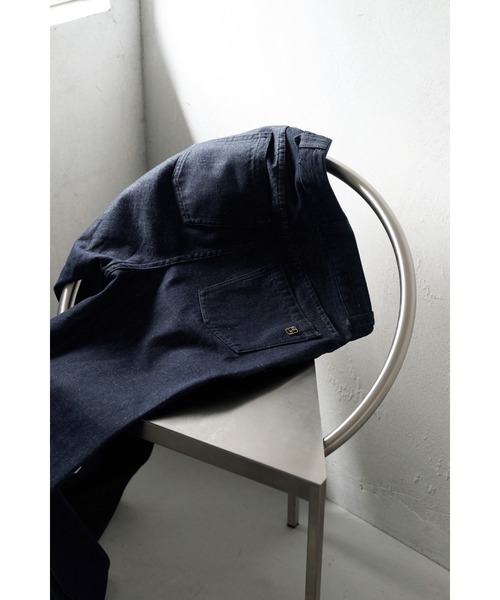 Her lip to(ハーリップトゥー)の「Essential Semi Flared Jeans(デニムパンツ・レディース・インディゴブルー・XS/S/M)」の11枚目の写真