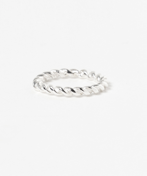 TONE SELECT GOODS（トーンセレクトグッズ）の「925 SILVER ACC/ツイストリングSV925(OG)（リング・レディース・シルバー・#7/#9/#11/#12/#13）」の3枚目の写真