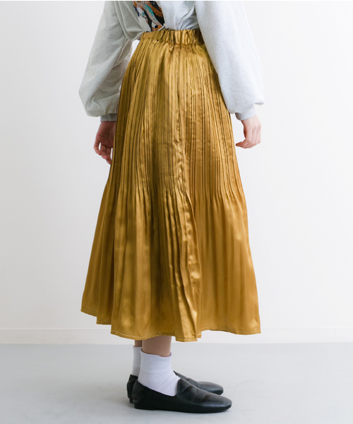 MERLOT（メルロー）の「メタリックプリーツスカート4968（スカート・レディース・ネイビー/イエロー/グリーン/ブラック・FREE）」の4枚目の写真