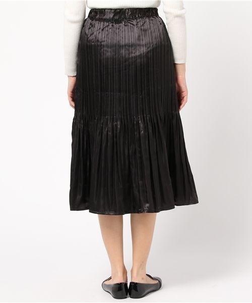 MERLOT（メルロー）の「メタリックプリーツスカート4968（スカート・レディース・ネイビー/イエロー/グリーン/ブラック・FREE）」の7枚目の写真