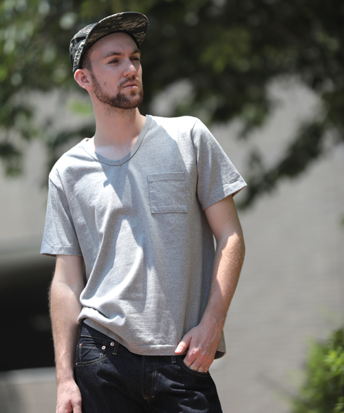 Denime(ドゥニーム)の「【MadeInJapan】BASIC CUTSEW/ベーシックカットソーVネックポケT(Tシャツ/カットソー・メンズ・ホワイト/杢グレー/ブラック/ライトブラウン/ピンク/ネイビー/カーキ・SMALL/X-LARGE/LARGE/MEDIUM)」の3枚目の写真