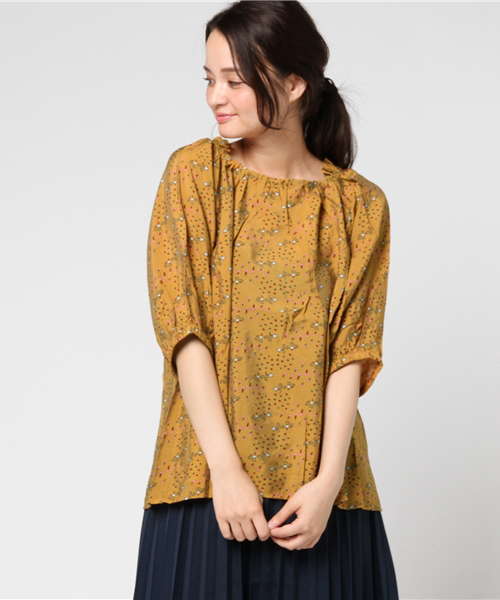 POU DOU DOU（プードゥドゥ）の「フラワープリントギャザーブラウス（シャツ/ブラウス・レディース・グレー/マスタード/ターコイズブルー・3）」の3枚目の写真