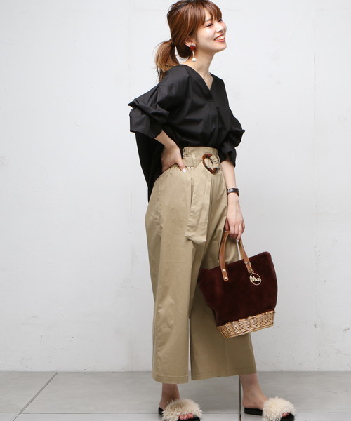 natural couture(ナチュラルクチュール)の「べっ甲ベルトチノパンツ(チノパンツ・レディース・ベージュ/ネイビー/パープル・FREE)」の6枚目の写真