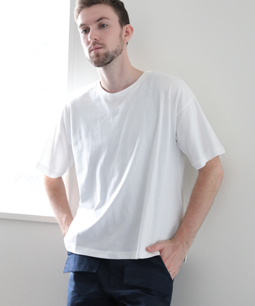 Denime(ドゥニーム)の「サイドスリットビッグTシャツ(Tシャツ/カットソー・メンズ・ブラック/レッド系その他/ホワイト/ブルー系その他・LARGE/MEDIUM)」の2枚目の写真