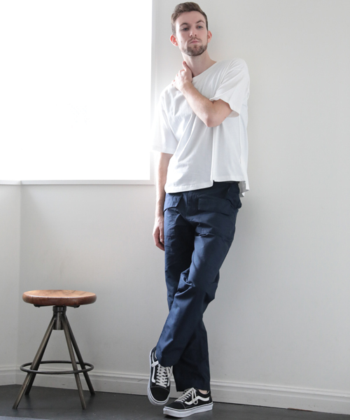 Denime(ドゥニーム)の「サイドスリットビッグTシャツ(Tシャツ/カットソー・メンズ・ブラック/レッド系その他/ホワイト/ブルー系その他・LARGE/MEDIUM)」の18枚目の写真