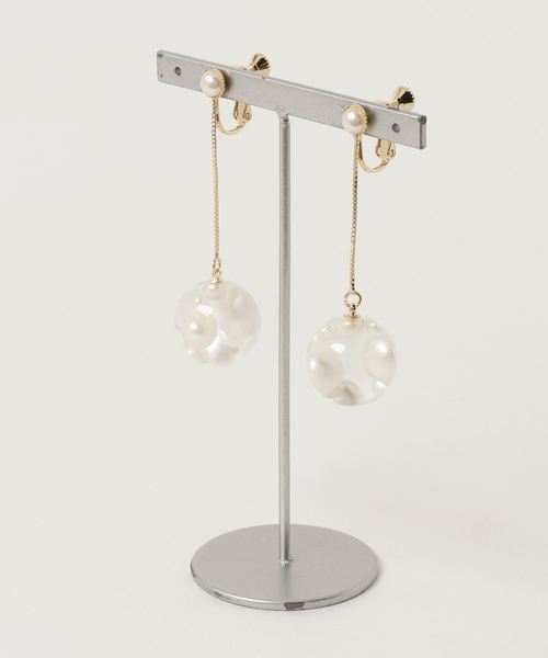 LOWRYS FARM(ローリーズファーム)の「パールフウニュウイヤリング 789202(イヤリング・レディース・ホワイト/その他1・FREE)」の2枚目の写真