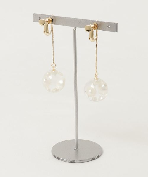 LOWRYS FARM(ローリーズファーム)の「パールフウニュウイヤリング 789202(イヤリング・レディース・ホワイト/その他1・FREE)」の3枚目の写真