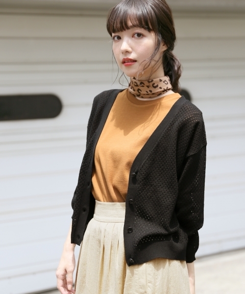 LOWRYS FARM（ローリーズファーム）の「アイレットカーデ　803218（カーディガン/ボレロ・レディース・ブラック/レッド/イエロー/アイボリー・MEDIUM/LARGE）」の2枚目の写真