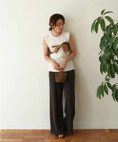 TODAYFUL（トゥデイフル）の「サテンカラースカーフ（バンダナ/スカーフ・レディース・ベージュ・FREE）」の4枚目の写真