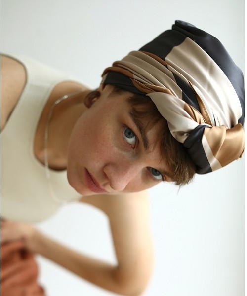 TODAYFUL（トゥデイフル）の「サテンカラースカーフ（バンダナ/スカーフ・レディース・ベージュ・FREE）」の7枚目の写真