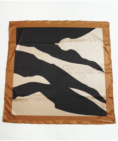 TODAYFUL（トゥデイフル）の「サテンカラースカーフ（バンダナ/スカーフ・レディース・ベージュ・FREE）」の9枚目の写真