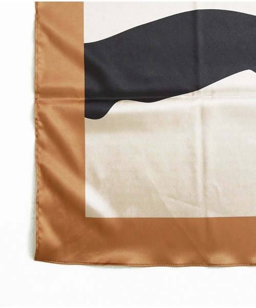 TODAYFUL（トゥデイフル）の「サテンカラースカーフ（バンダナ/スカーフ・レディース・ベージュ・FREE）」の10枚目の写真