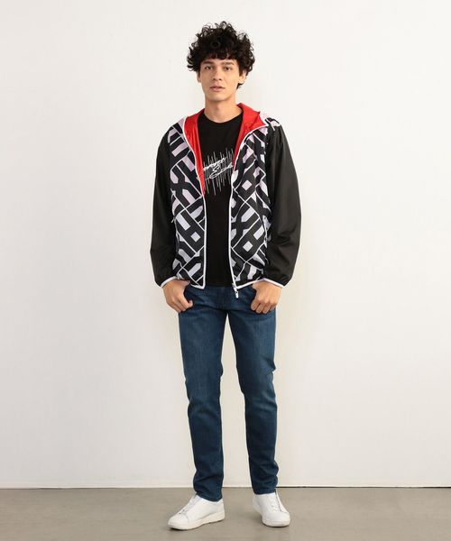 ARMANI EXCHANGE(アルマーニエクスチェンジ)の「【A|Xアルマーニ エクスチェンジ】リバーシブル ジップアップフーディ(ブルゾン・メンズ・ブラック系その他/レッド系その他・LARGE/MEDIUM/SMALL/X-LARGE/X-SMALL)」の10枚目の写真