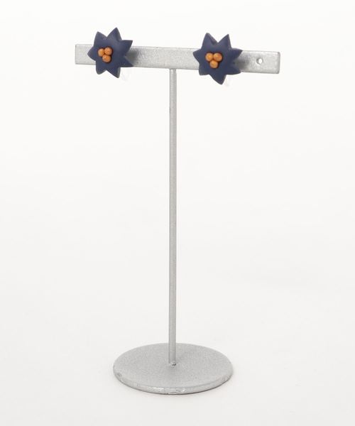 tone(トーン)の「【atelier*mio】星の花 earring(イヤリング・レディース・チェリーレッド/ネイビー/ブラック/ホワイト・FREE)」の3枚目の写真