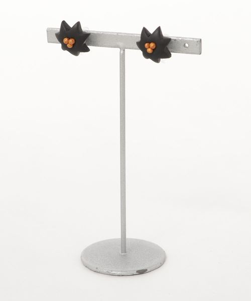 tone(トーン)の「【atelier*mio】星の花 earring(イヤリング・レディース・チェリーレッド/ネイビー/ブラック/ホワイト・FREE)」の2枚目の写真