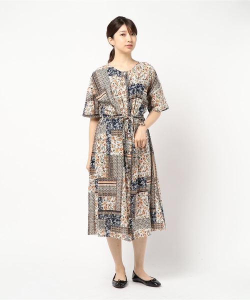 CRAFT STANDARD BOUTIQUE(クラフトスタンダードブティック)の「イロイロプリントワンピース●(ワンピース・レディース・ブラック/ネイビー/オフホワイト/オレンジ/ブルー・FREE)」の8枚目の写真