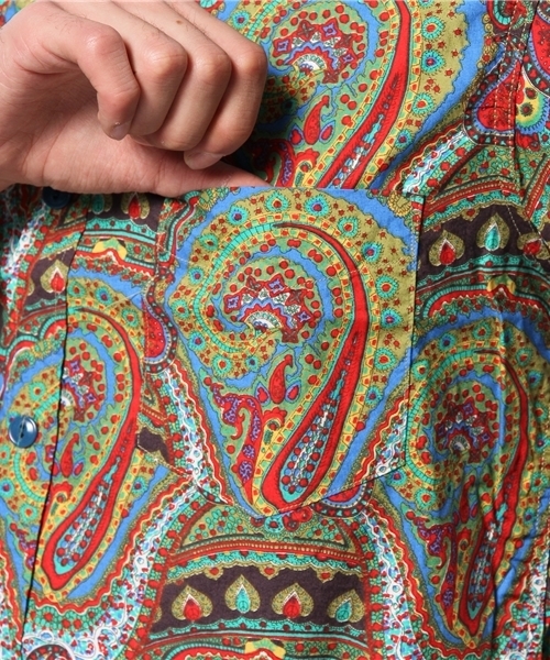 And A(アンドエー)の「PAISELY BD SHIRTS(SALTWATER COWBOY)(シャツ/ブラウス・メンズ・ネイビー/レッド・MEDIUM/SMALL)」の5枚目の写真