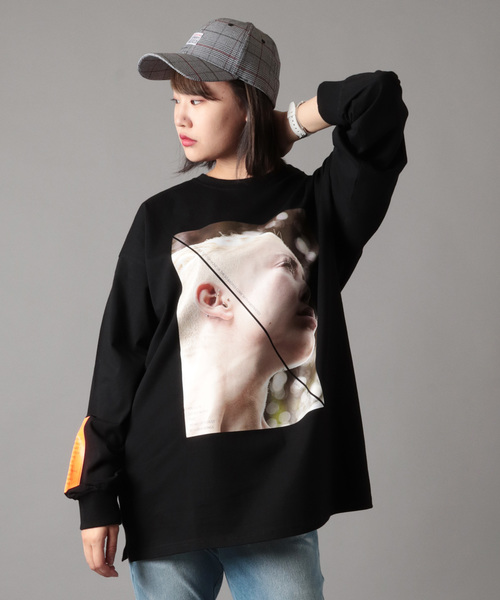 RE730(アールイーセブンサーティー)の「RE730 プリント&刺繍 ビッグシルエット長袖フォトTシャツ(Tシャツ/カットソー・メンズ・マスタード/ホワイト系その他/オフホワイト/ブラック/イエロー系その他/ホワイト系その他2/ブラック系その他2/イエロー系その他2/ブラック系その他・M/L/XL)」の6枚目の写真