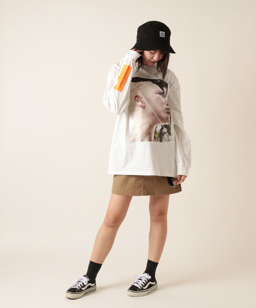 RE730(アールイーセブンサーティー)の「RE730 プリント&刺繍 ビッグシルエット長袖フォトTシャツ(Tシャツ/カットソー・メンズ・マスタード/ホワイト系その他/オフホワイト/ブラック/イエロー系その他/ホワイト系その他2/ブラック系その他2/イエロー系その他2/ブラック系その他・M/L/XL)」の13枚目の写真