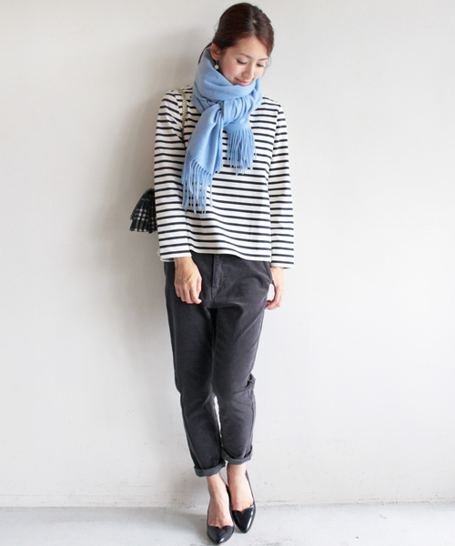 BEAUTY&YOUTH UNITED ARROWS（ビューティーアンドユースユナイテッドアローズ）の「by ※∵コーデュロイテーパード9分丈パンツ ◆（その他パンツ・レディース・オフホワイト/ダークグレー/ベージュ/ロイヤルブルー・MEDIUM/SMALL/LARGE）」の6枚目の写真