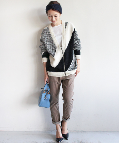 BEAUTY&YOUTH UNITED ARROWS（ビューティーアンドユースユナイテッドアローズ）の「by ※∵コーデュロイテーパード9分丈パンツ ◆（その他パンツ・レディース・オフホワイト/ダークグレー/ベージュ/ロイヤルブルー・MEDIUM/SMALL/LARGE）」の7枚目の写真