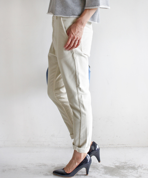 BEAUTY&YOUTH UNITED ARROWS（ビューティーアンドユースユナイテッドアローズ）の「by ※∵コーデュロイテーパード9分丈パンツ ◆（その他パンツ・レディース・オフホワイト/ダークグレー/ベージュ/ロイヤルブルー・MEDIUM/SMALL/LARGE）」の9枚目の写真