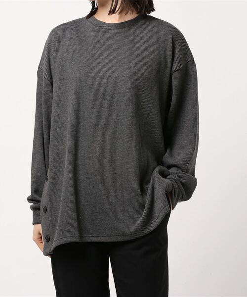 TRAP/U （トラップユー）の「【69】【TRAP/U】サイドボタン　長袖カットソー（Tシャツ/カットソー・レディース・チャコールグレー/ブラック/ベージュ/カーキ・LARGE/MEDIUM）」の10枚目の写真