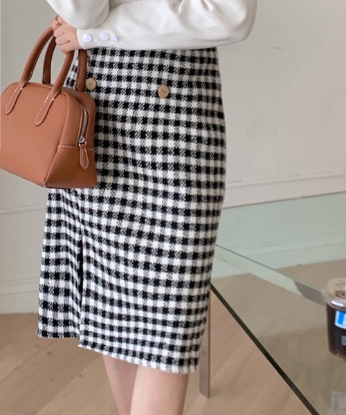 emi+(エミプラス)の「フロントボタンスリットチェックスカート(スカート・レディース・ブラック/ブラウン・S/M/L)」の3枚目の写真