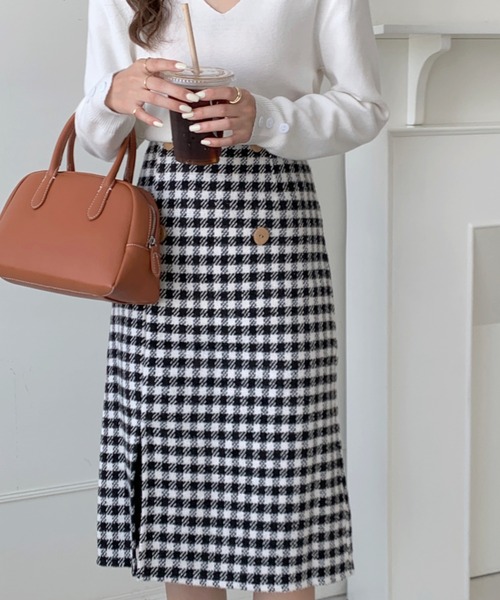 emi+(エミプラス)の「フロントボタンスリットチェックスカート(スカート・レディース・ブラック/ブラウン・S/M/L)」の4枚目の写真