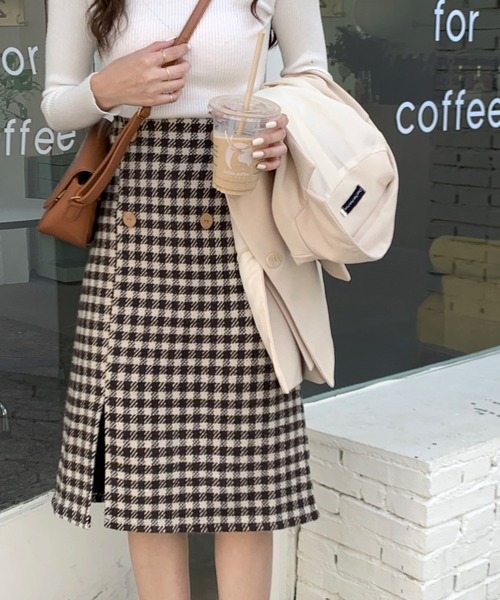 emi+(エミプラス)の「フロントボタンスリットチェックスカート(スカート・レディース・ブラック/ブラウン・S/M/L)」の10枚目の写真