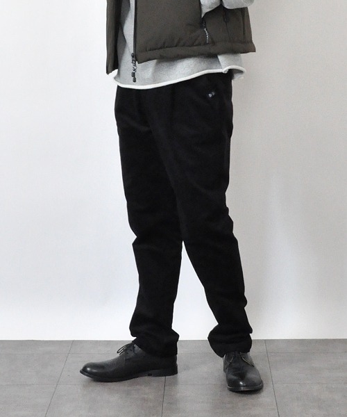 Hub&Spoke（ハブアンドスポーク）の「テンセル混コーデュロイテーパードパンツ（その他パンツ・メンズ・ブラック/ネイビー/バーガンディー・X-LARGE/LARGE）」の2枚目の写真