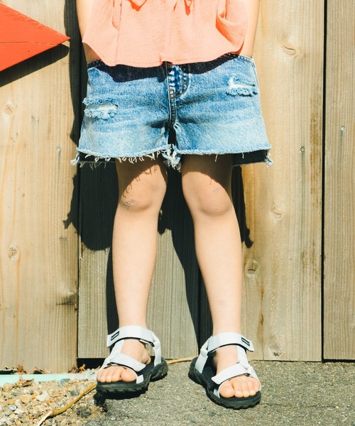 RADCHAP(ラッドチャップ)の「ダメージ加工デニムショートパンツ(デニムパンツ・キッズ・サックスブルー/グレー・120cm/130cm/140cm/150cm/90cm/100cm/110cm)」の2枚目の写真