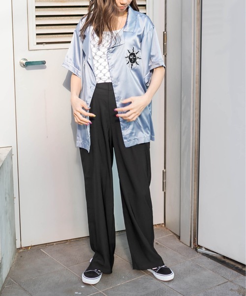 RASVOA（ラスボア）の「パイピング刺繍サテンシャツ（シャツ/ブラウス・レディース・ブラック/サックスブルー・FREE）」の6枚目の写真